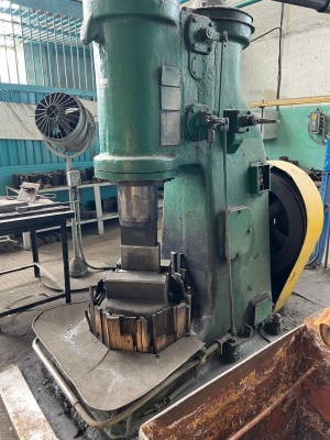 молот ковочный