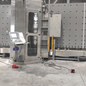 Вертикальный обрабатывающий центр KBU в комплекте с мойкой стекла Bistronik GW SU 2,7 и Водоподготовка WRA-1000