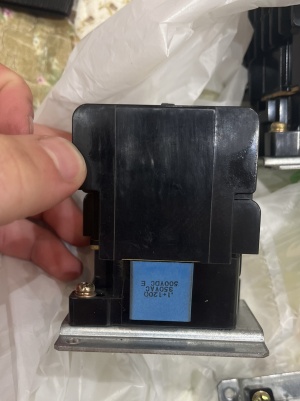 МАГНИТНЫЙ КОНТАКТОР ПЕРЕМЕННОГО ТОКА HITACHI