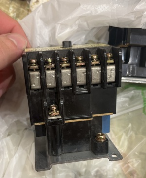 МАГНИТНЫЙ КОНТАКТОР ПЕРЕМЕННОГО ТОКА HITACHI