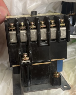 МАГНИТНЫЙ КОНТАКТОР ПЕРЕМЕННОГО ТОКА HITACHI