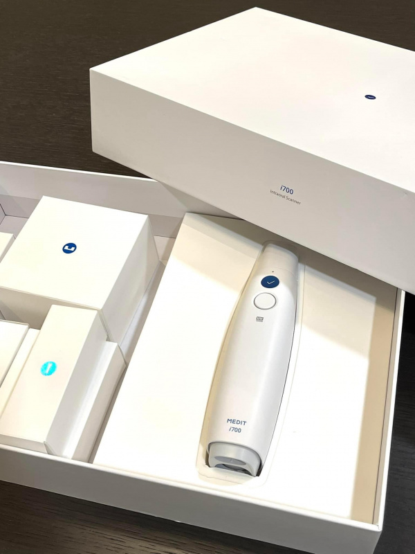 Medit i700 Wireless 3D Intraoral Dental Scanner