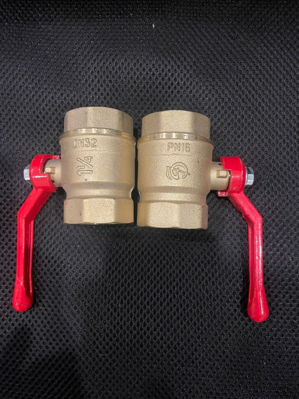 Кран шаровый, латунь Ст​андарт 220, ВР рычаг кр​асный ГАЛЛОП