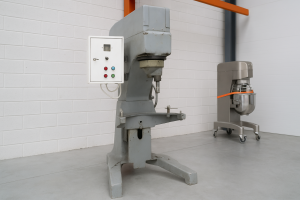 Миксер планетарный