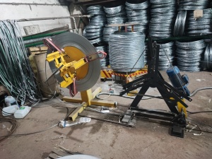 Станок для производства егозы (колючей проволки)