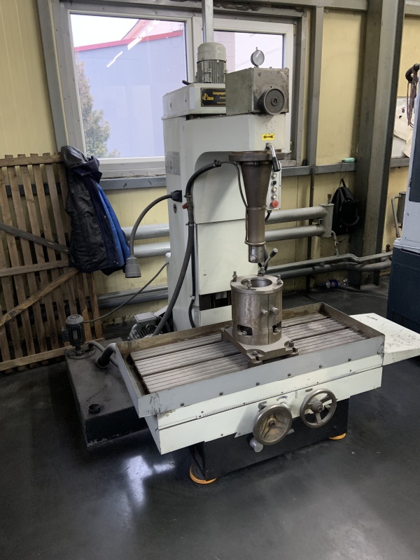 Расточной станок для цилиндров двигателей T8018B