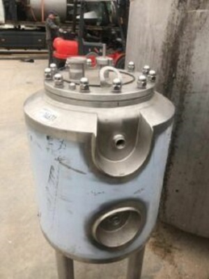 Емкость нержавеющая, объем — 0,1 куб.м