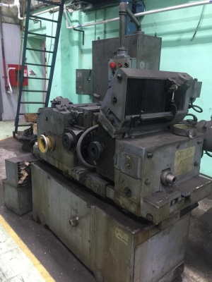 Безцентро-шлифовальный станок 3Ш182