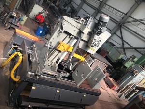 Вертикальный ленточнопильный для резки под углом