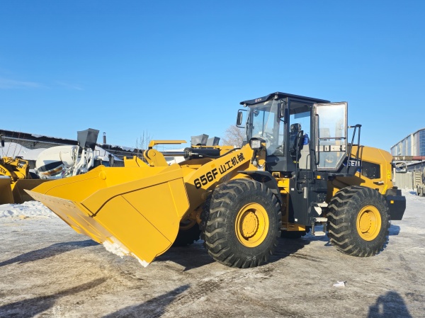 Фронтальный погрузчик SEM 656F