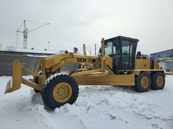 Грейдер SEM 922 AWD