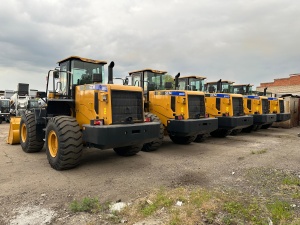 Фронтальный погрузчик SEM 655D