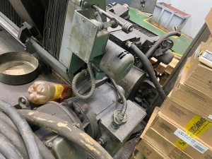 Безцентро-шлифовальный станок 3Ш182