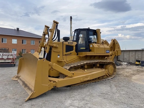 Бульдозер SEM 832F