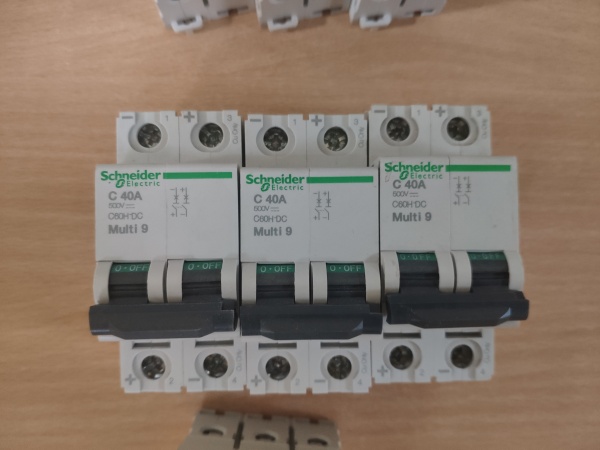 M9U21240 Выключатель автоматический C60H-DC 2П 40A C