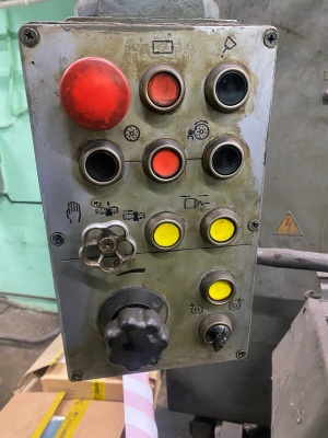 Безцентро-шлифовальный станок 3Ш182