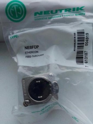 NE8FDP Neutrik Панельный разъем RJ45 проходной