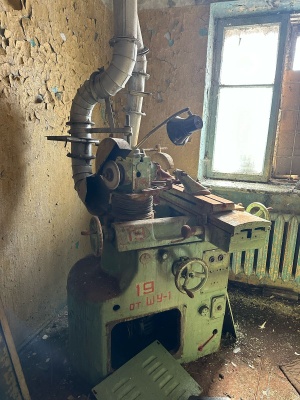 Универсально-заточный станок 3В642