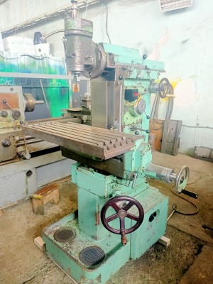 Универсально-фрезерный станок 6М76П