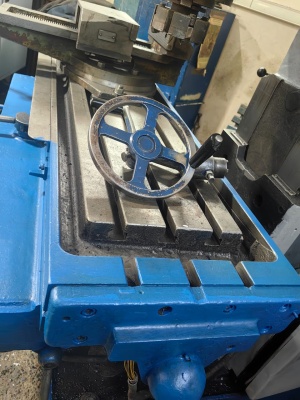 Вертикально-фрезерный станок 6Р13 С1