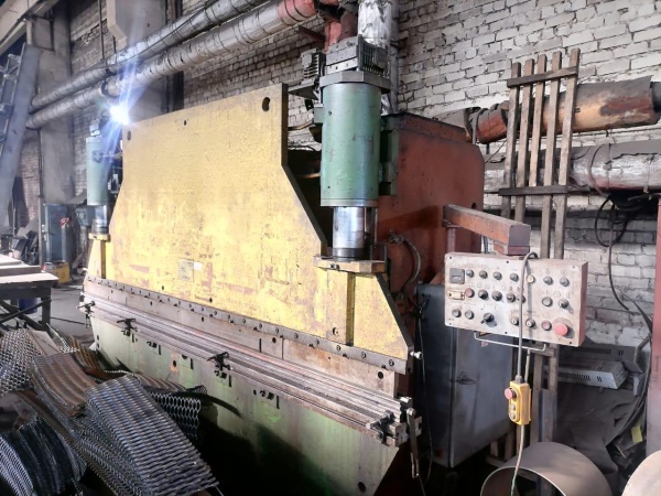 Пресс листогибочный гидравлический И1430