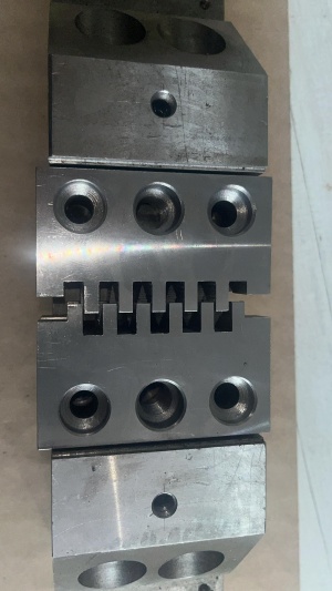 Тиски станочные резьбонарезного станка 5993-5А993