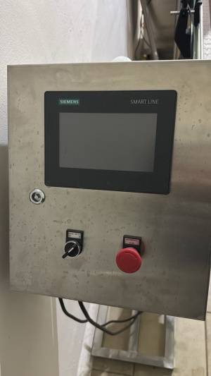 Полуавтомат для укупорки алюминиевых банок с дозатором азота