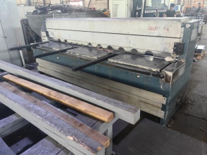 Гильотинные ножницы Durma MS 3004 с ЧПУ