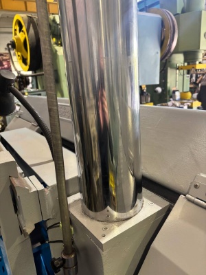 Ленточнопильный станок HUJIN GZK-4240 с ЧПУ