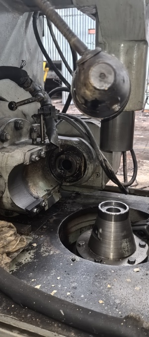 Зубофрезный полуавтомат 5В312
