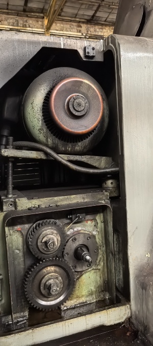 Зубофрезный полуавтомат 5А342