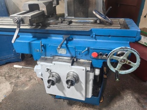 Вертикально-фрезерный станок 6Р13 С1