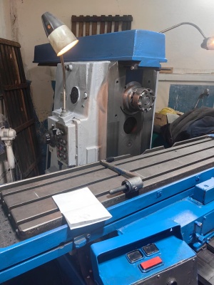 Универсальный консольно-фрезерный горизонтальный станок 6Т83-1