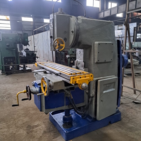 Фрезерный станок 6Р12