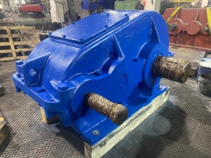 Редуктор Ц2-750