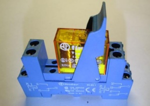 Реле Finder 40.52 и Finder 95 Relay Socket, 8A 250V, катушка ~24В AC