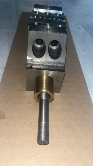 Тиски станочные резьбонарезного станка 5993-5А993