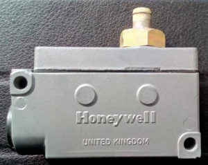 BZE7-2RQ-PG Honeywell Концевой выключатель 15 Ампер