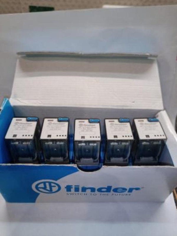 FINDER Typ 60.13 + Typ 90.03 Реле 10A 250V Катушка 24VDC