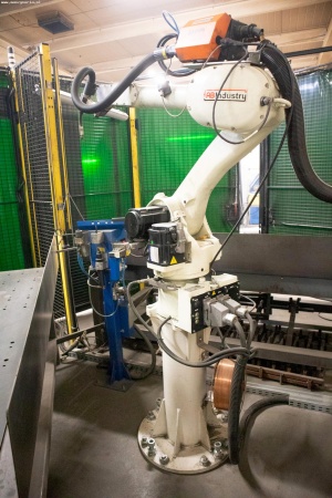 Роботизированная сварочная станция KAWASAKI RA006L