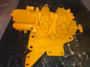 Клапан Komatsu 700-61-13006