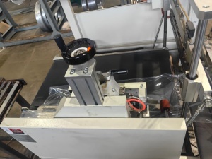 Станок для упаковки в пакеты BF-550 с термотуннелем