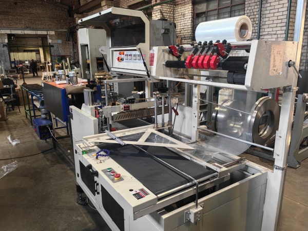 Станок для упаковки в пакеты BF-550 с термотуннелем