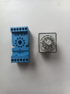 FINDER Typ 60.13 + Typ 90.03 Реле 10A 250V Катушка 24VDC