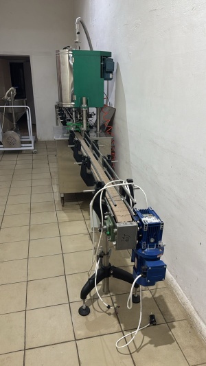 Полуавтомат для укупорки алюминиевых банок с дозатором азота