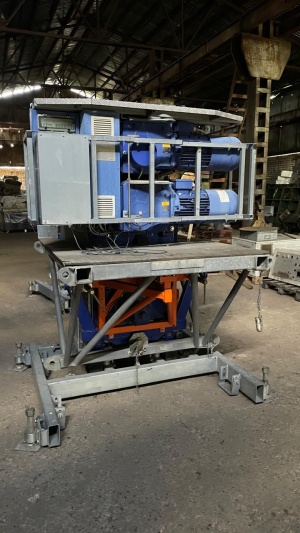 Транспортно-фасадный подьемник Hek МСМ 32,6*1,5-2,7 двухмачтовая