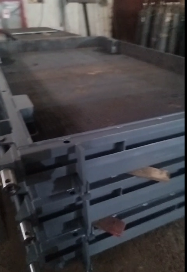 Форма дорожной плиты размеров 3х1,75 м