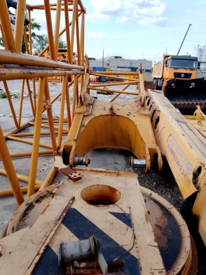 Срела на кран Либхер 883