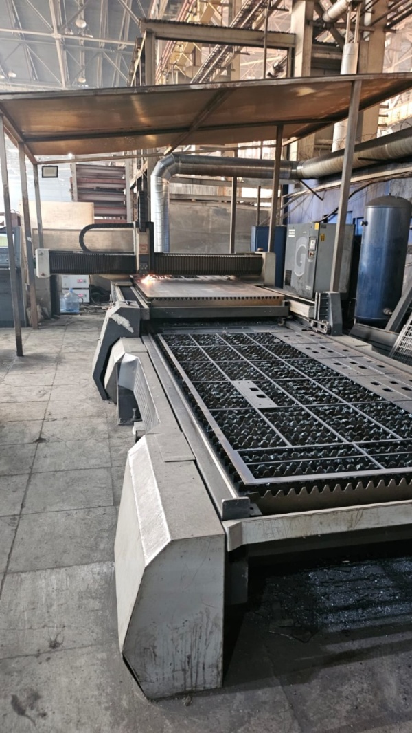 Установка лазерной резки листовых металлов UNIMACH LaserCut FO3015-2.0PRF-ML
