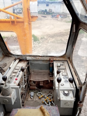 Гусеничный кран ДЭК 325